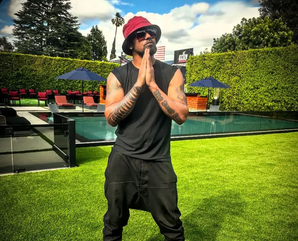 Criminal Minds actor Shemar Moore underwent three surgeries to fix his feet after hiding them on beaches due to bunion insecurities. He's now a 'foot model'.