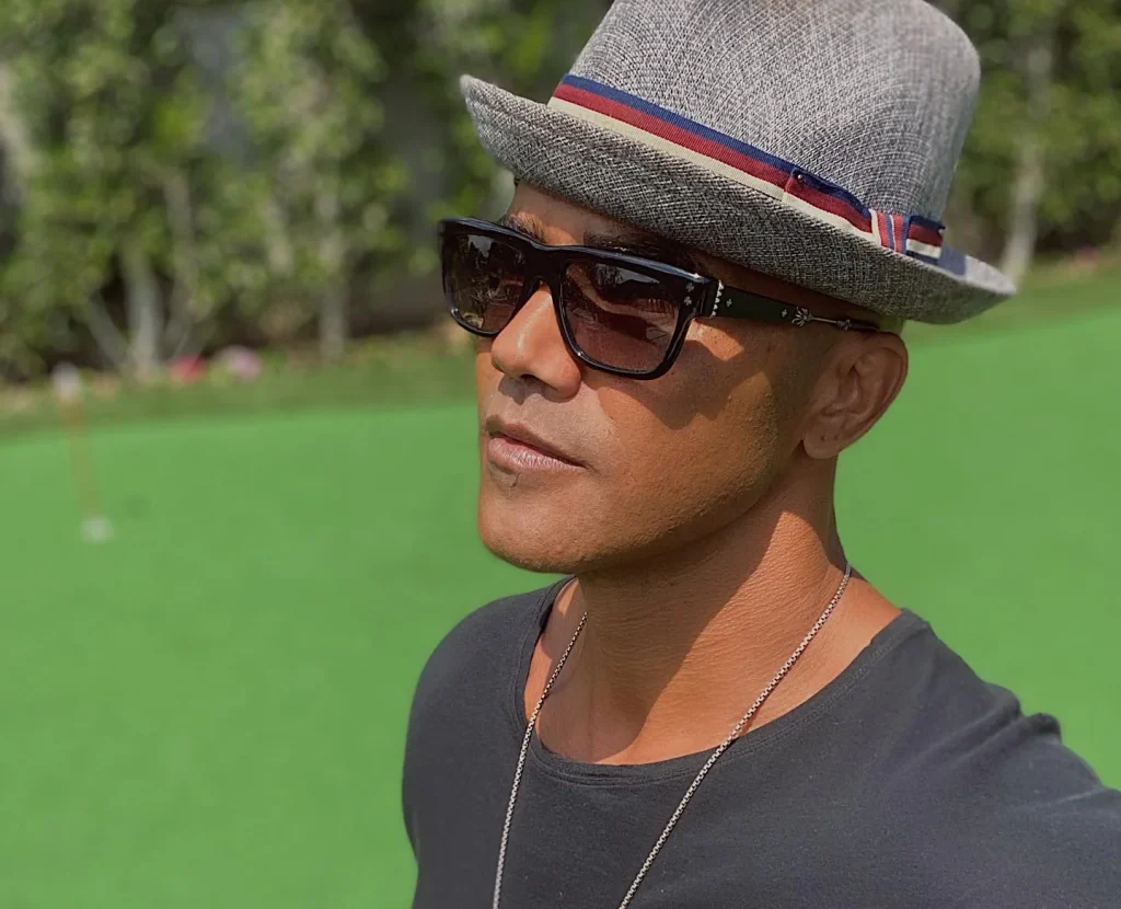 Criminal Minds actor Shemar Moore underwent three surgeries to fix his feet after hiding them on beaches due to bunion insecurities. He's now a 'foot model'.