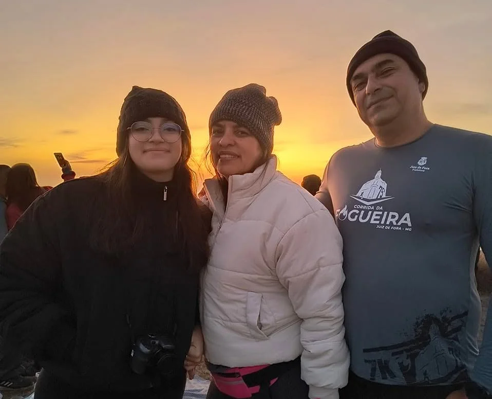 Family of five killed in horrific crash involving lorry and four cars on Saturday morning. Parents, daughter, aunt and teenage boy died at scene on Brazilian highway.