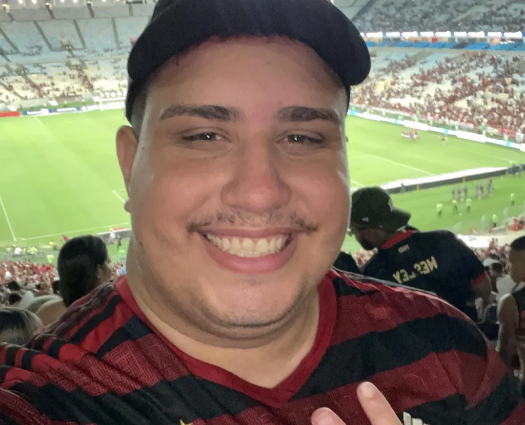 A football influencer has died just weeks after getting married and announcing he was expecting his first child. André Luiz Berbett Pinheiro Lopes, 33, known to fans as.