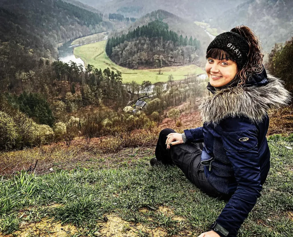 Husband accused of pushing influencer wife from 100ft cliff in Belgium. Prosecutors seek murder trial as new evidence emerges against his accident claim.