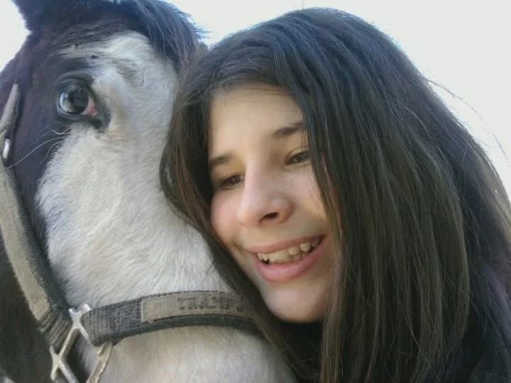Woman reveals horrifying childhood in house with 70+ animals, suffering flea bites, filth and years of bullying. Now she advocates for children of hoarders.