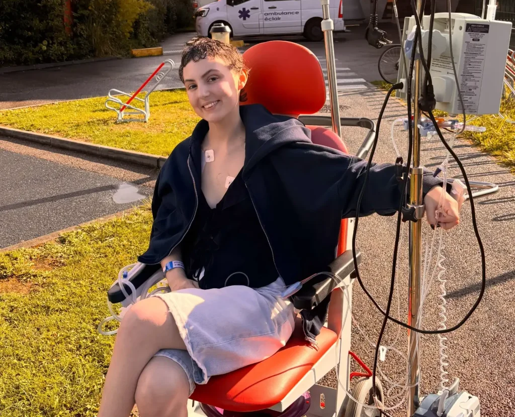 A 21-year-old influencer has died after a year-long battle with a rare and aggressive cancer. Anouk Deschamps, known online as lesbeauxdetours, passed away in the early.
