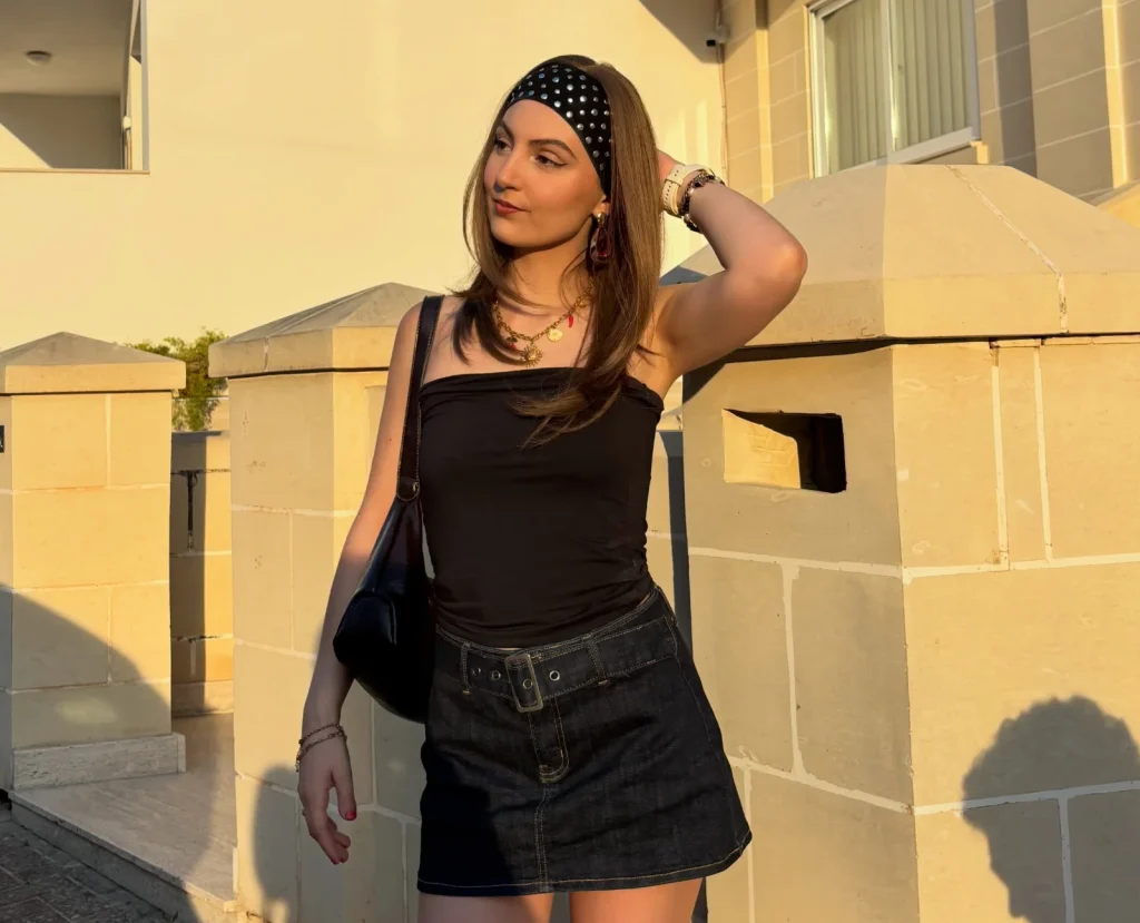 A 21-year-old influencer has died after a year-long battle with a rare and aggressive cancer. Anouk Deschamps, known online as lesbeauxdetours, passed away in the early.