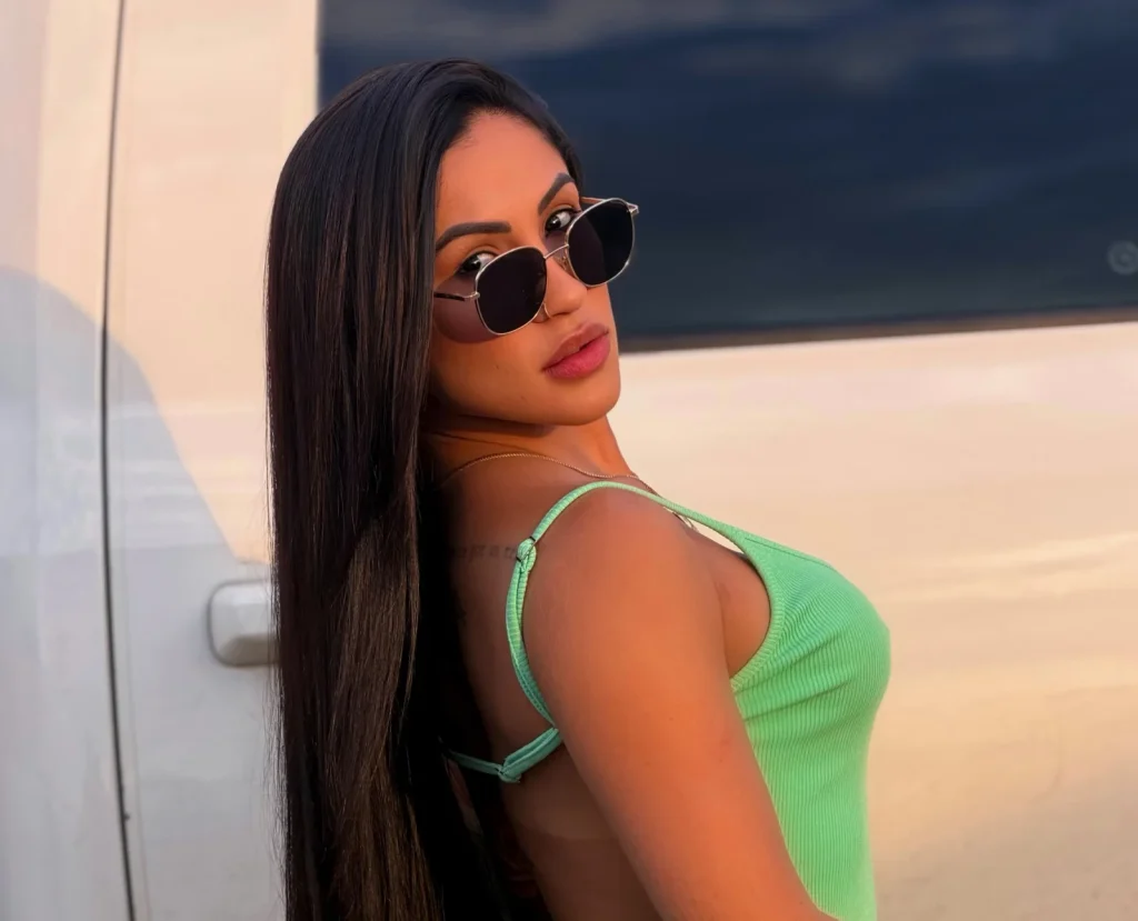 A 32-year-old influencer has died after her car rolled over in a horror crash. Rávila Rezende was pronounced dead at the roadside after emergency services were unable.