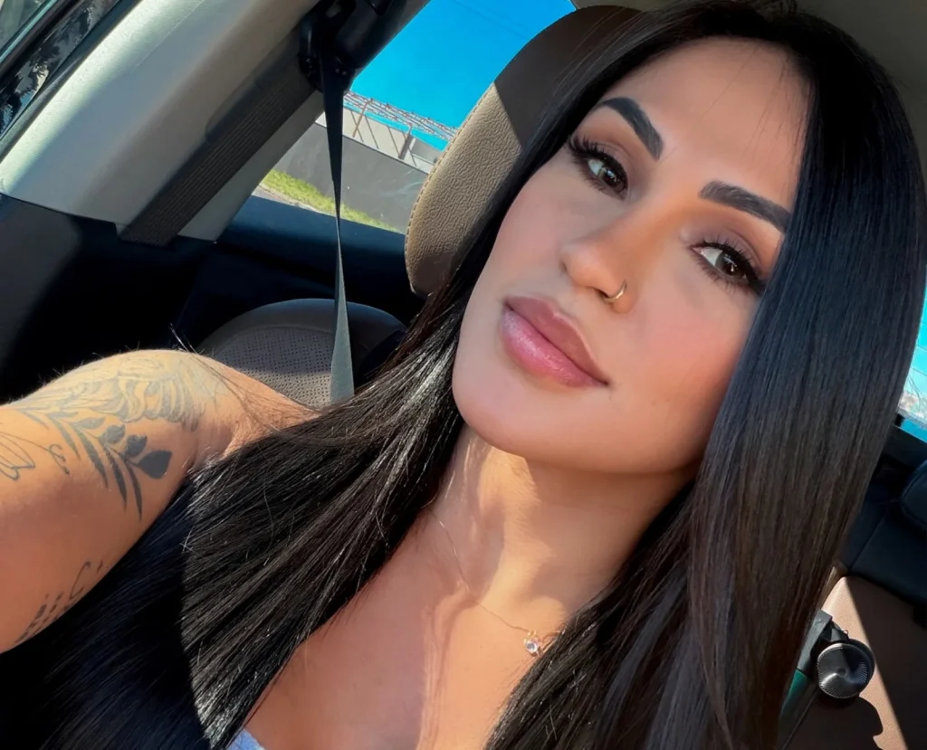 A 32-year-old influencer has died after her car rolled over in a horror crash. Rávila Rezende was pronounced dead at the roadside after emergency services were unable.
