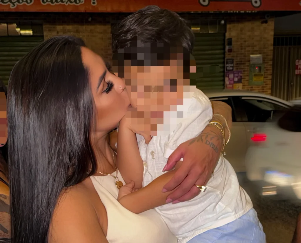 A 32-year-old influencer has died after her car rolled over in a horror crash. Rávila Rezende was pronounced dead at the roadside after emergency services were unable.