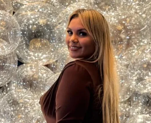 An influencer has died aged 34 after a weeks-long battle with pneumonia. Popular teacher Ana Azevedo died after developing complications from the illness and reportedly.