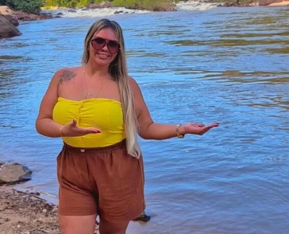 An influencer has died aged 34 after a weeks-long battle with pneumonia. Popular teacher Ana Azevedo died after developing complications from the illness and reportedly.