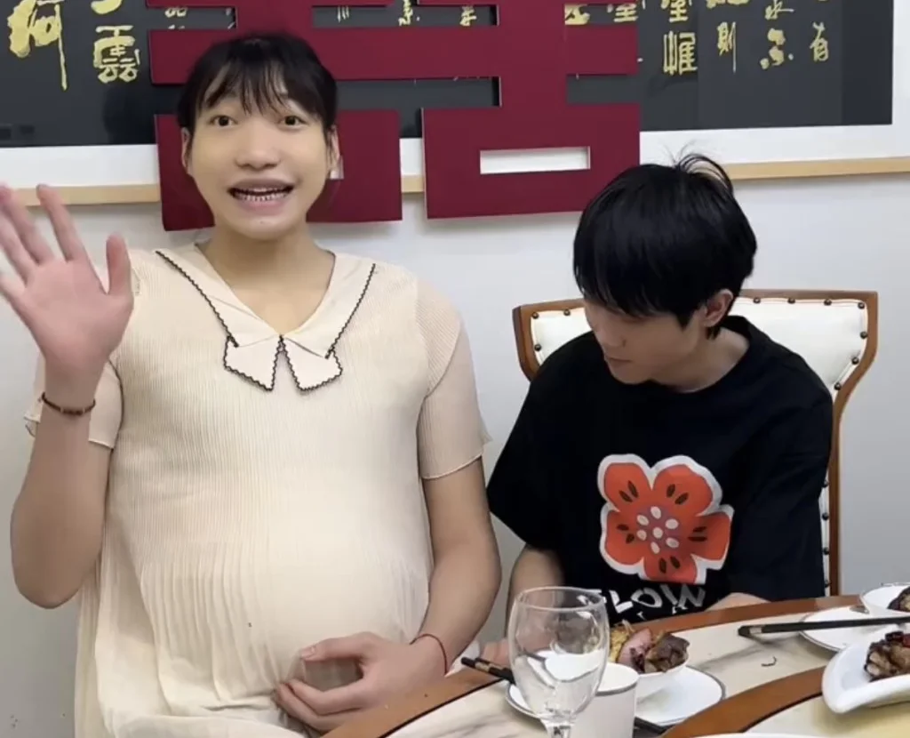 Social media star known for her extraordinary 7ft 2in height has died at just 26 years old, leaving behind her heartbroken boyfriend and baby son. She had multiple serious conditions.