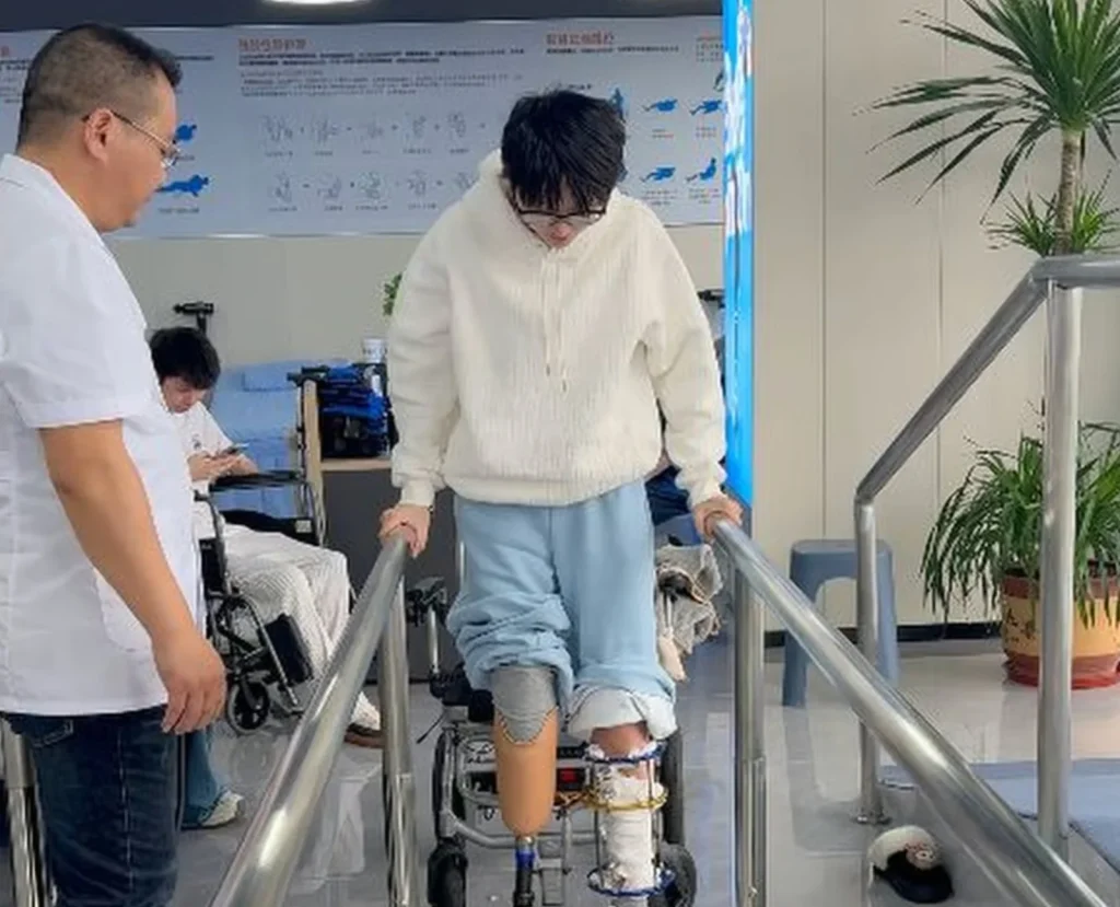 An influencer who miraculously survived a fall from the 35th floor has returned to social media after a gruelling recovery that saw her lose part of her right leg.