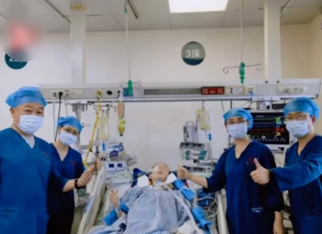 An influencer who miraculously survived a fall from the 35th floor has returned to social media after a gruelling recovery that saw her lose part of her right leg.