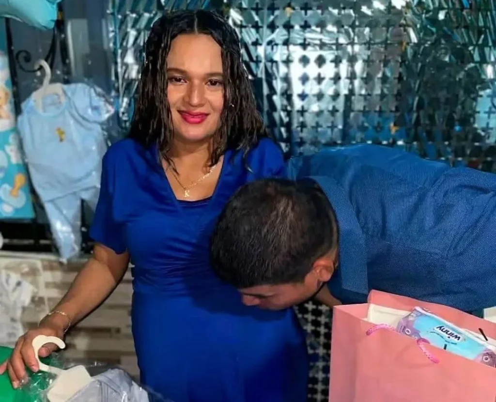 Mum-to-be, 38, pregnant with four identical boys in a 'one-in-15 million' miracle. The monozygotic quadruplets share the same placenta in this exceptional Colombian pregnancy.
