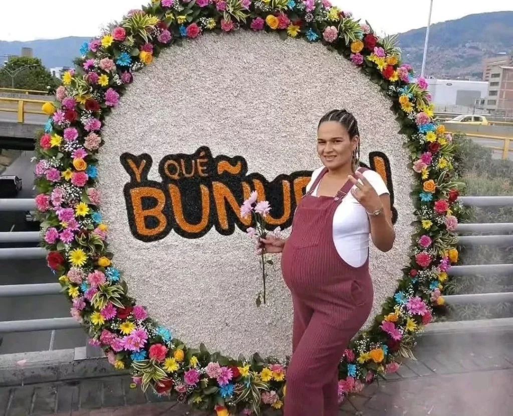 Mum-to-be, 38, pregnant with four identical boys in a 'one-in-15 million' miracle. The monozygotic quadruplets share the same placenta in this exceptional Colombian pregnancy.