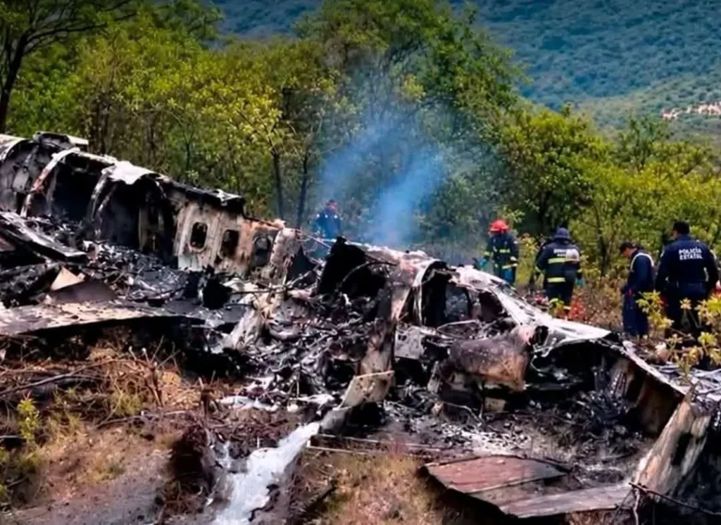 Investigators probe whether Mexican plane crash that killed two pilots was deliberate attack linked to narco gang monitoring governor's flights.