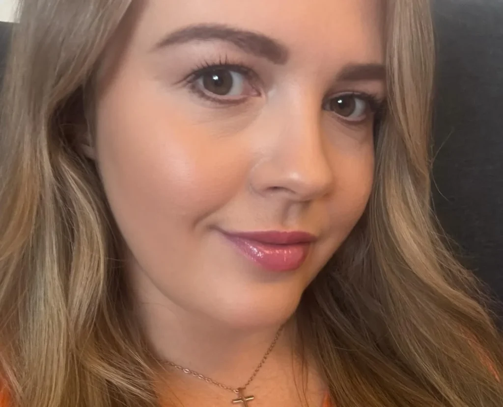 A former Britain First leader has been arrested at the airport over alleged HMO attacks. Ashlea Simon claims she was taken off a plane by “armed officers” after.