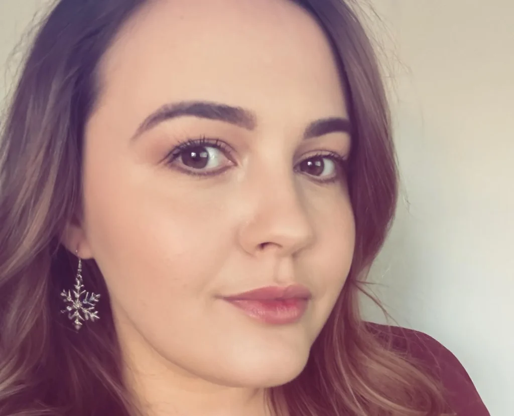 A former Britain First leader has been arrested at the airport over alleged HMO attacks. Ashlea Simon claims she was taken off a plane by “armed officers” after.