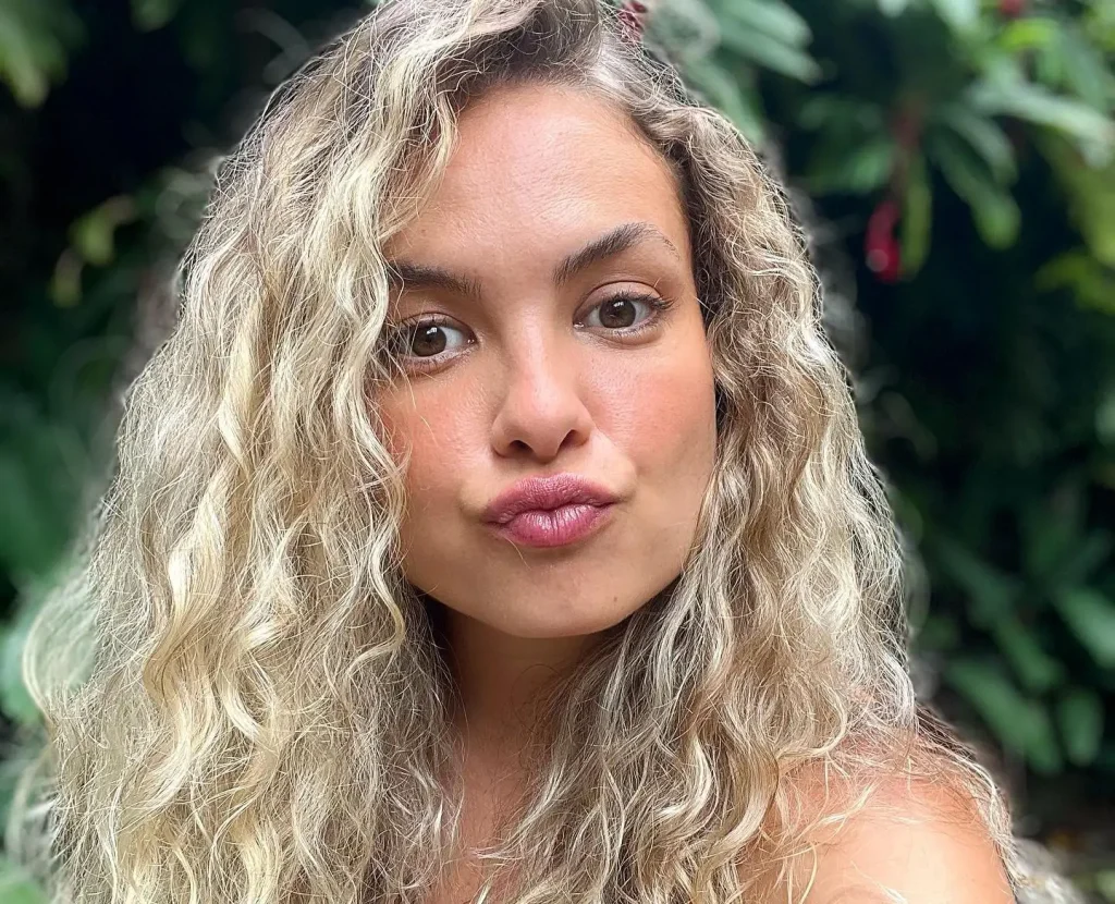 Brazilian actress Lua Maria Blanco dies aged 39 after short battle with advanced intestinal cancer. The Rebelde star passed away surrounded by family.
