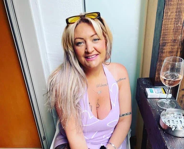 The ‘sudden death’ of a young British mum has now sparked a police investigation. Kelsey Smith was rushed to hospital after the emergency services were alerted about a.