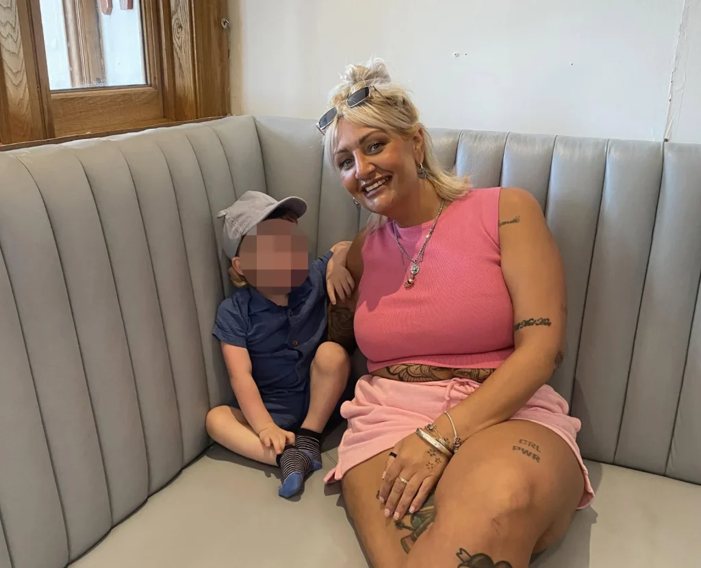 The ‘sudden death’ of a young British mum has now sparked a police investigation. Kelsey Smith was rushed to hospital after the emergency services were alerted about a.